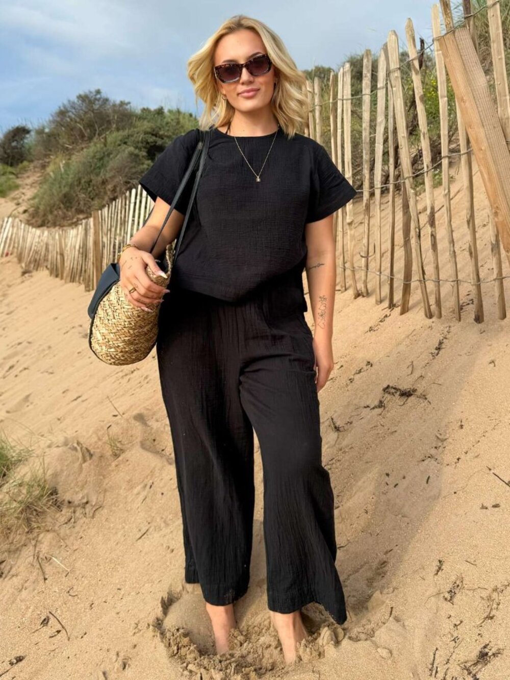 Snag Noor Cotton Gauze Wide-Leg Pants in Black. Size F. Size 16-18.